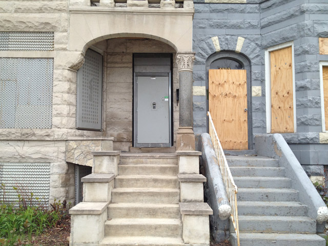 2012_04_01_emptyrowhouse.jpg
