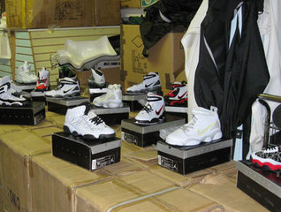 2010_7_fake_nikes.jpg