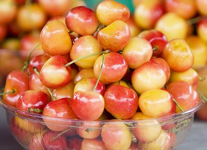 2009_6_15_RainierCherries.jpg