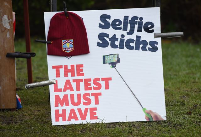 SELFIESTICKSNO15.jpg
