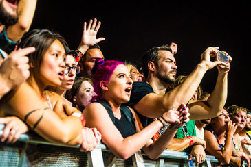 rsz_27c5c4911crowd_riot-fest-day-2_sept-16-2017_annie-lesser-9-jpg-mobile.jpg