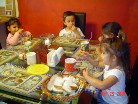 2010_06_29_chiruns_eating.jpg