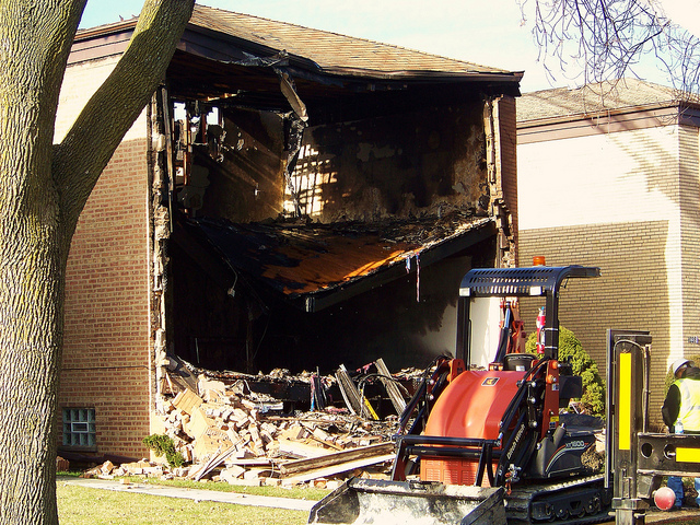 2011_12_12_explosion_skokie1.jpg