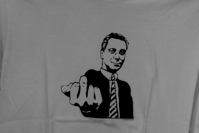 2013_7_1_emanuel_flippingthebird.jpg