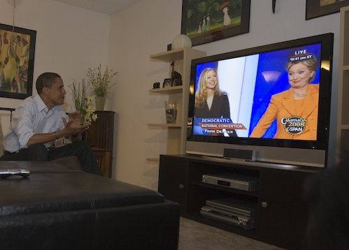2008_8_obama_likes_to_watch.jpg