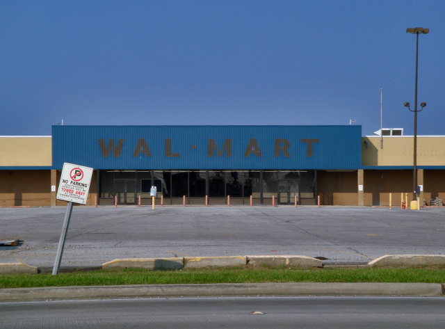 2010_4_abandoned_wal-mart_store.jpg