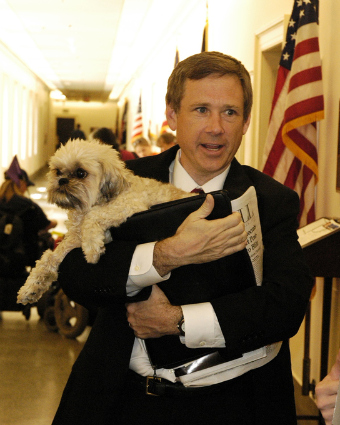 2010_8_mark_kirk_loves_the_puppies.jpg