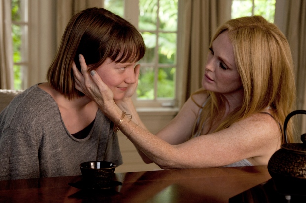 mia-wasikowska-and-julianne-moore-maps-to-the-stars.jpg