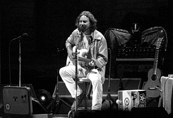 2008_08_eddie_vedder.jpg