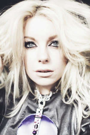 2009_06_little_boots.jpg