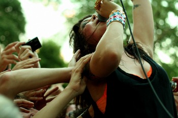 2010_10_sleigh_bells.jpg