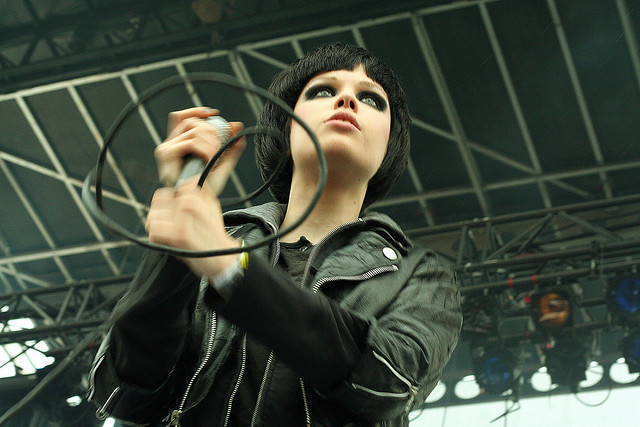 2011_06_crystal_castles.jpg