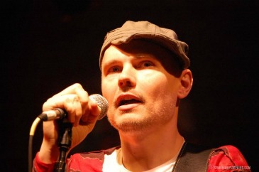 2011_10_corgan_mic.jpg