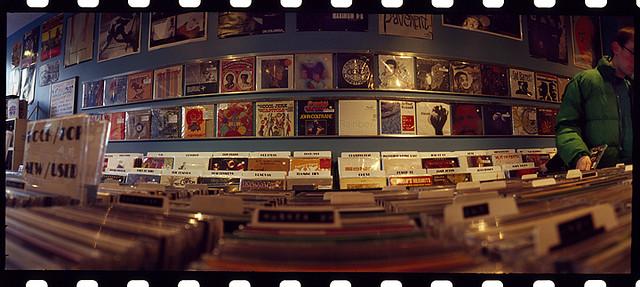 2013_08_record_stroe.jpg