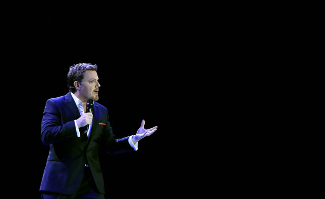 2014_05_Eddie_Izzard_Force_Majeuer_onstage.jpg